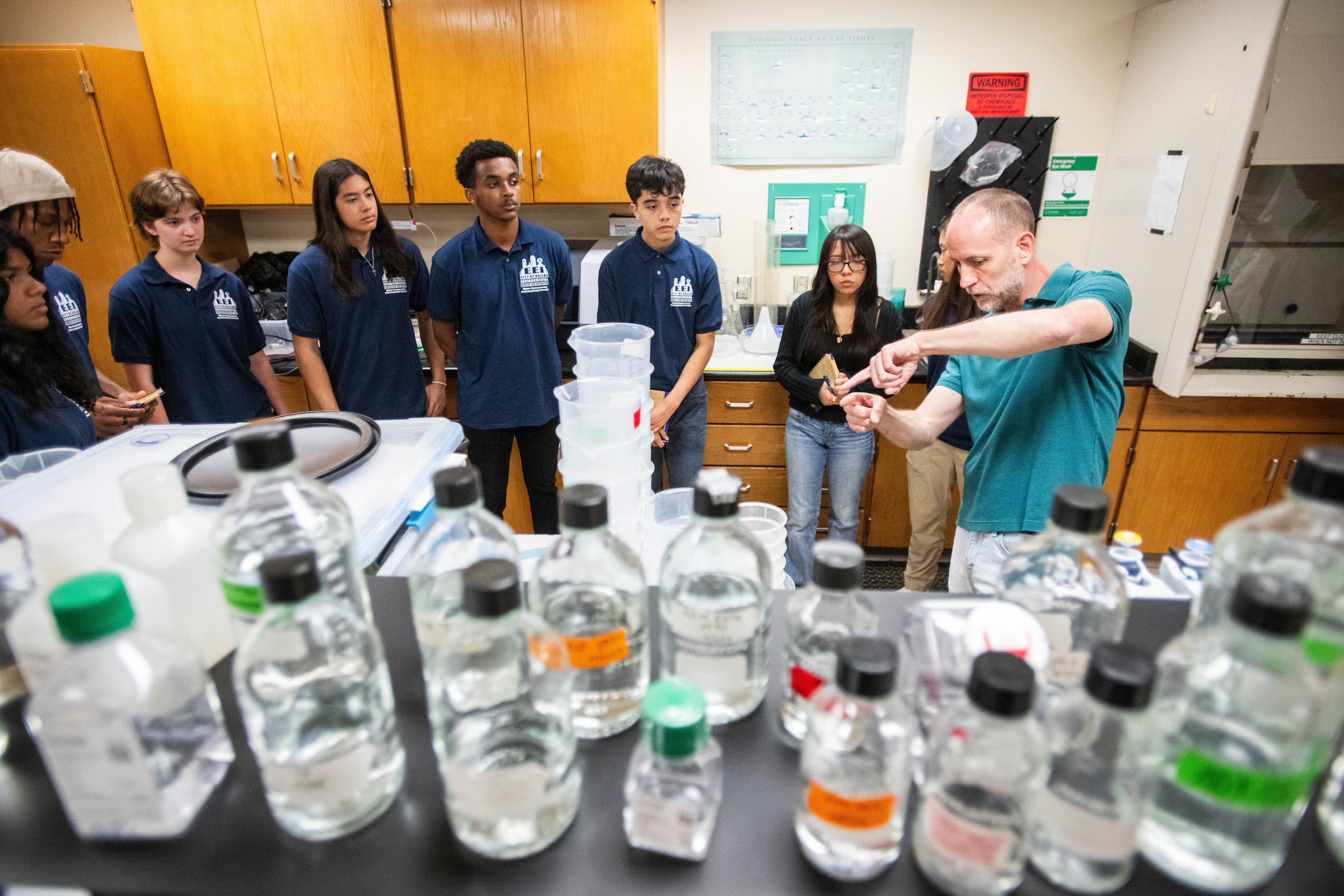 EEI students visiting Dr. Mager's lab