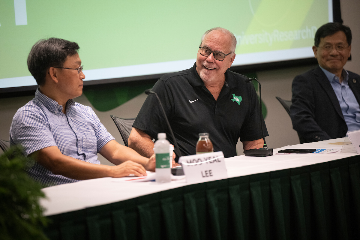 Moo-Yeal Lee with together with former UNT president Neal Smatresk