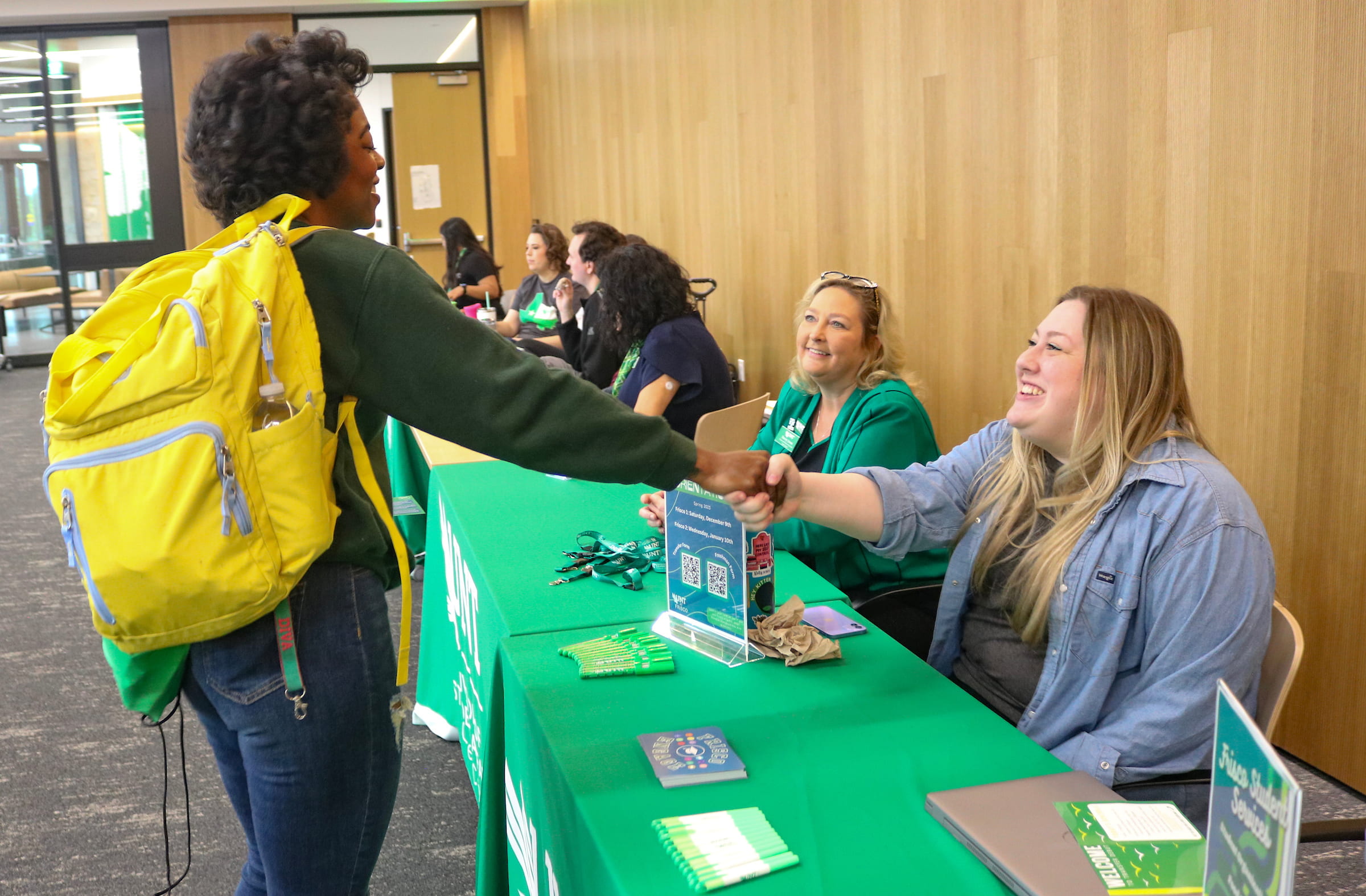 A new student signs up for transfer orientation