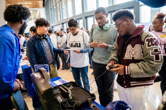  Prospective Students Check Out the UNT Dallas Esports Team