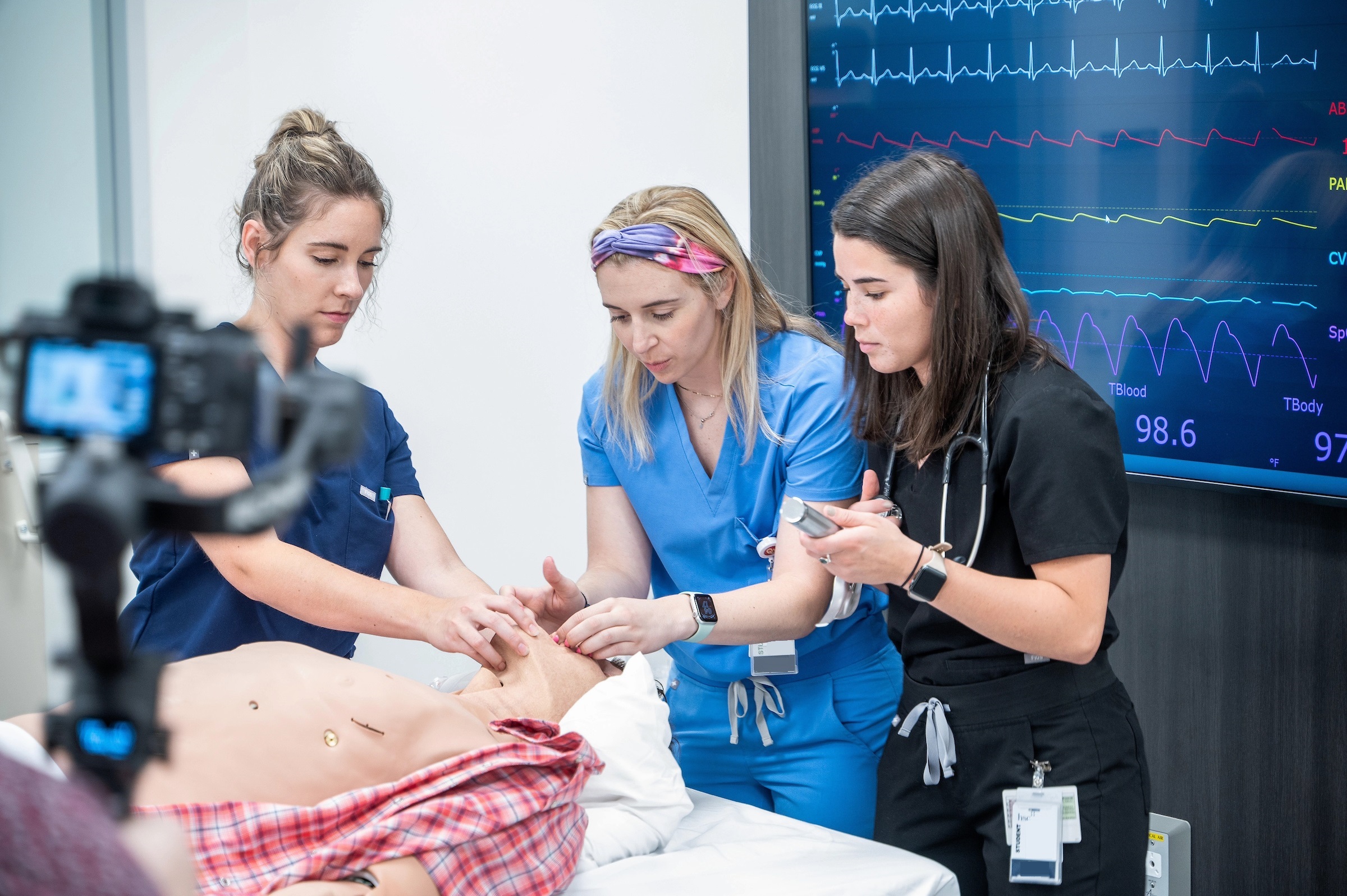 UNTHSC offers students hands-on experience within multiple VR clinical settings