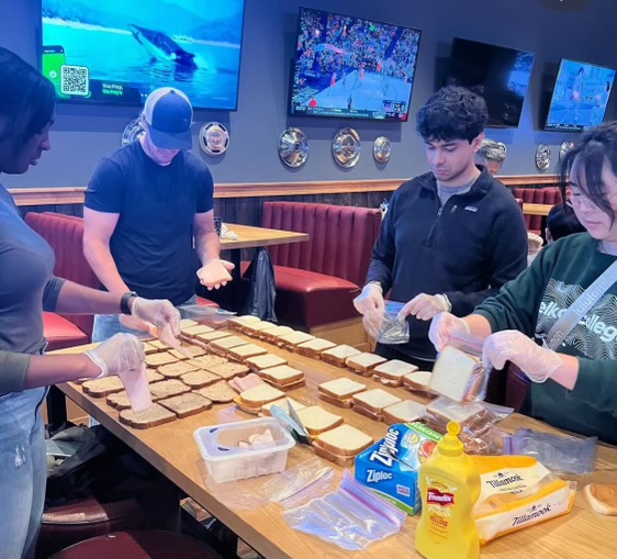 SMSC student volunteers pack lunches for Feed The City